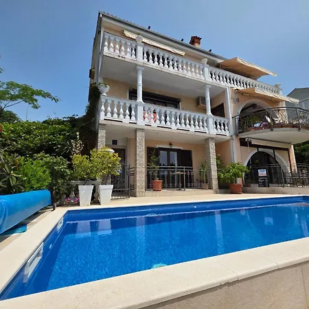 Mit Balkon Und Meerblick By Interhome شقة نوفي فينودولسكي